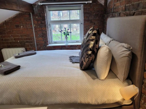 Carlisle Central, Cute Studio Appt, the Cupboard (Adults Only)