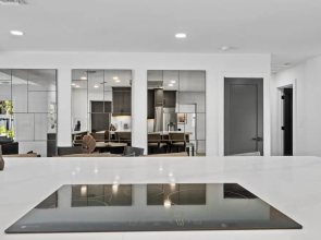 Stunning Poolside Luxury Retreat