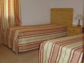 Parque Mourabel, Oasis Village, Pe do Lago