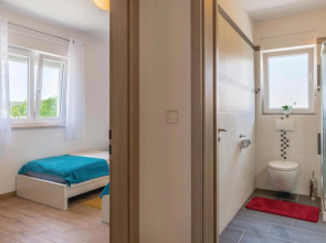 Nice Home in Liznjan With Wifi and 3 Bedrooms