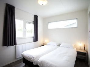 Nice Chalet With Dishwasher, Near the Veluwemeer