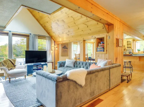 Storybook Stratton House: 3 Mi to Mount Snow!