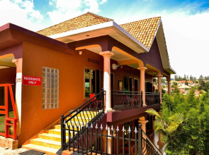 Cari Hotel