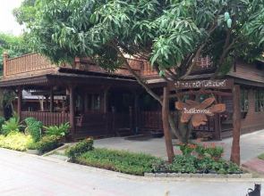 Baan Naituek