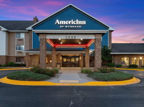 AmericInn by Wyndham Green Bay East