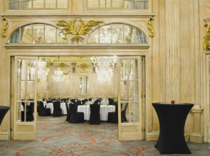 Отель The Dilly