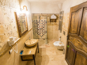 Elite Cave Suites