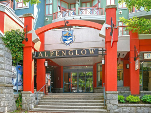 Alpenglow Lodge Two Bedroom Apartment with Private Hot Tub by MVA