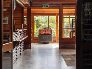 Knysna Log-Inn Hotel