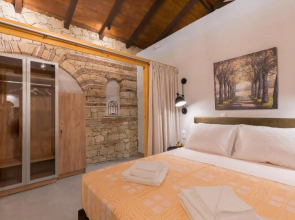 Casa Leone, cosy apartment overlooking the square