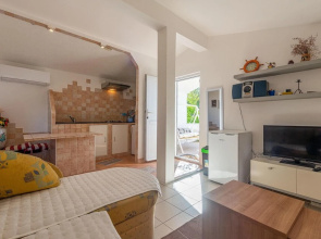 Nice Apartment in Vir With 1 Bedrooms and Wifi