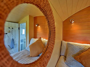 Shepherds Hut in Llyn With Snowdonia Views