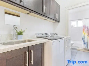 Sweet Home-Separate Entry-Near YVR Airport & Skytrain & Costco