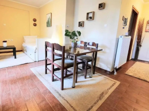 1. Lovely house with garden and free parking