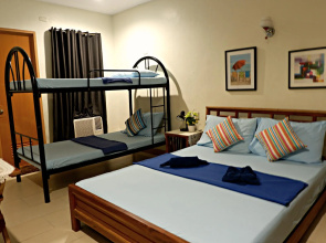 Food District Hostel Cebu Central