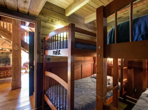 Mt Baker Rim Cabin 44 - A Cozy Rustic Cabin With Modern Charm