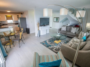 Enjoy Sunsets at Fully Equipped Condo at the Beach