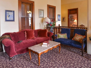 Nutt House Hotel