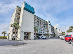 Oceanfront Condo w/ Heated Pool in Emerald Surf!
