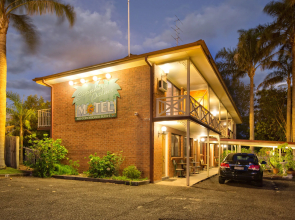 Sapphire Palms Motel