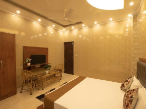 Hotel Gangotri Plaza