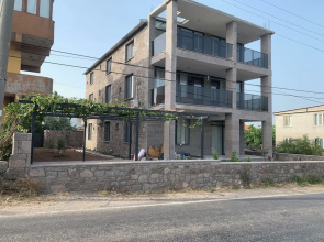 Assos taş konak