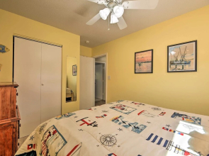 Beaufort Pad w/ Patio: 3 Blocks to Waterfront!