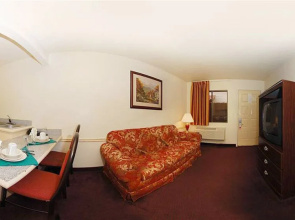 Town House Suites