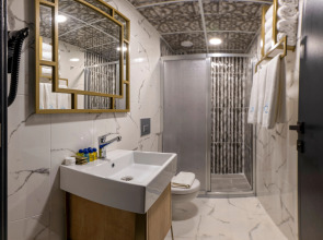 Fly And Stay Airport Hotel