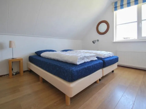Thatched Villa With Bath in a Holiday Park