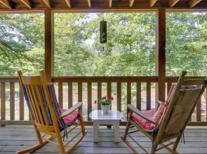 3 Mi to Natl Park: Townsend Apt on Little River!