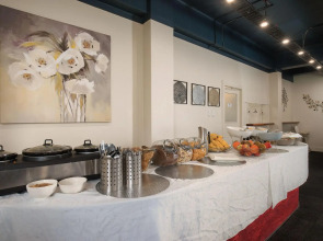 Kiwi International Hotel