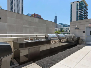 Brand-new 3BR City Views Prime West Loop Spot