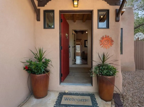 Casa de Lorenzo - Spacious Yard With Hot Tub and Fire Pit