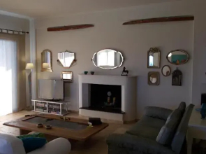 Skaloma Villas Art 2