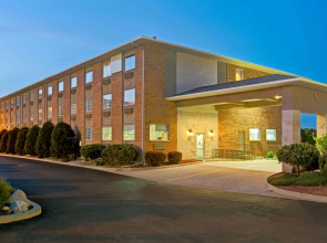 Super 8 by Wyndham Gurnee