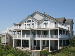 Flying Cloud II - 9 Br Home