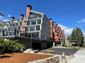 Spacious Condo with Loft, Next to Onsite Ski and Snowboard Rentals! by RedAwning