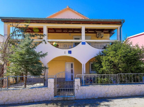 Amazing Home in Okrug Gornji With Wifi and 4 Bedrooms