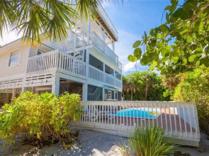 128-Conch House