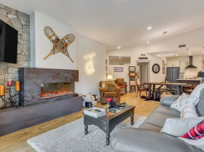 Downtown Winter Park Condo ~ 3 Mi to Skiing!