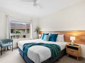 Lakeside Luxe Retreat - Pool View BBQ Spa Bath