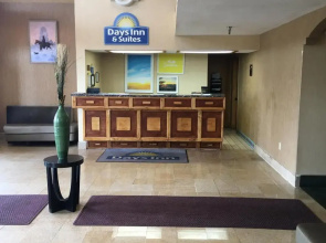 Days Inn & Suites Red Rock-Gallup