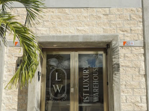 1st Luxury Warehouse