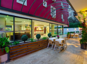 Twin Apart Hotel