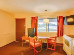 Quaint Lake City Studio: Walk to Engelwood Beach!