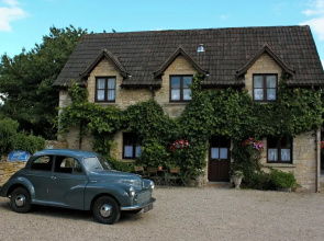 Fosse Farmhouse B&B and Holiday Cottages