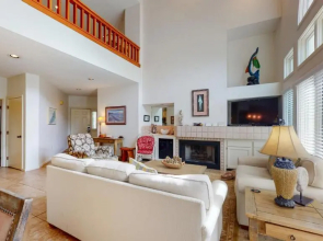 7609 Huntington Villas