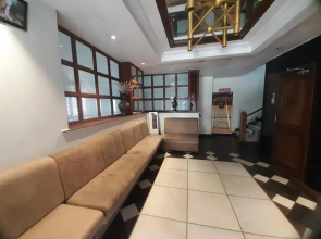 Raja Hotel