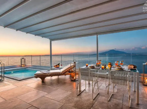 Villa Degli Dei - Private Waterfront Villa